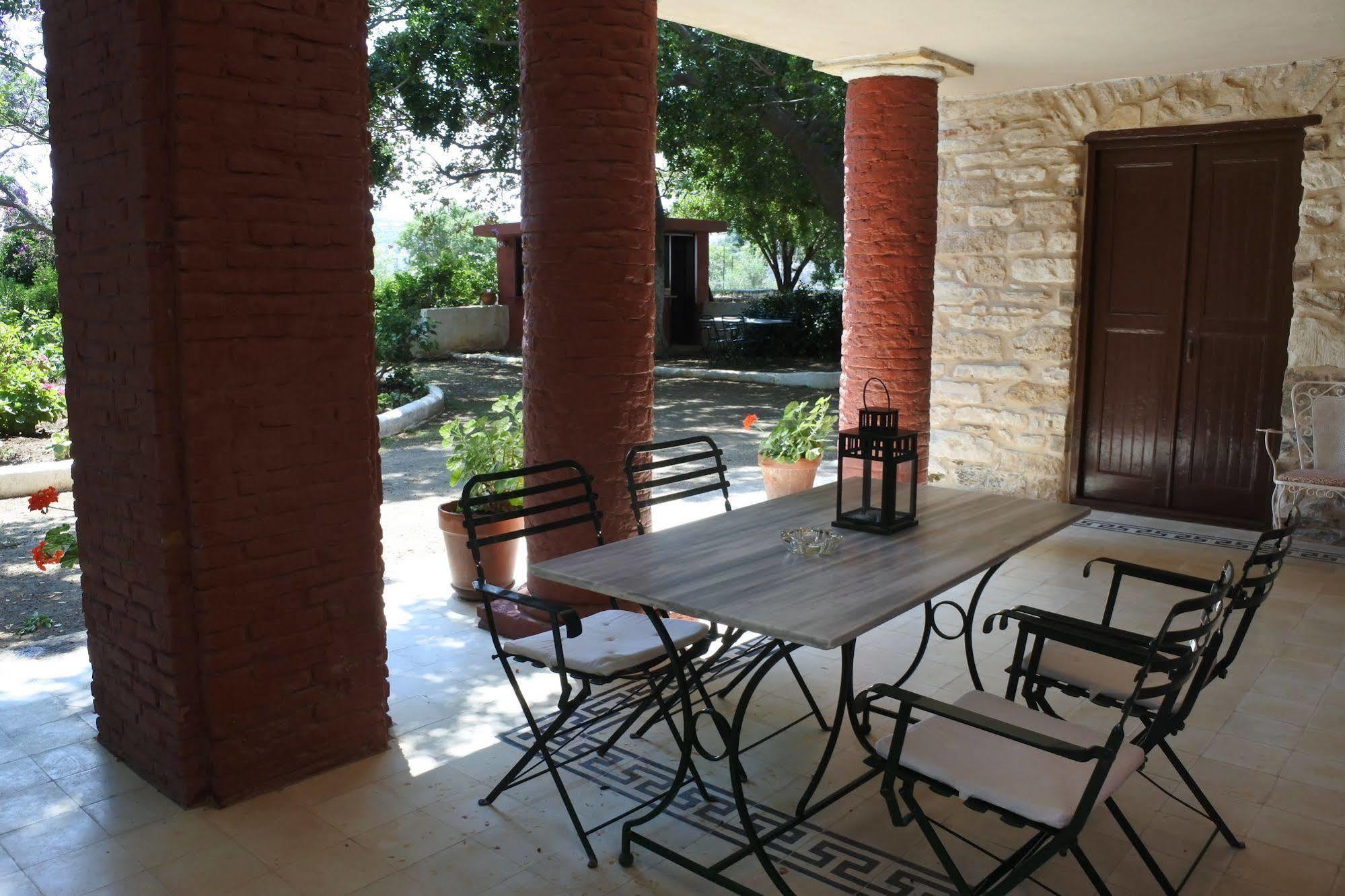 Hotel Archontiko Angelou à Alinda  Extérieur photo