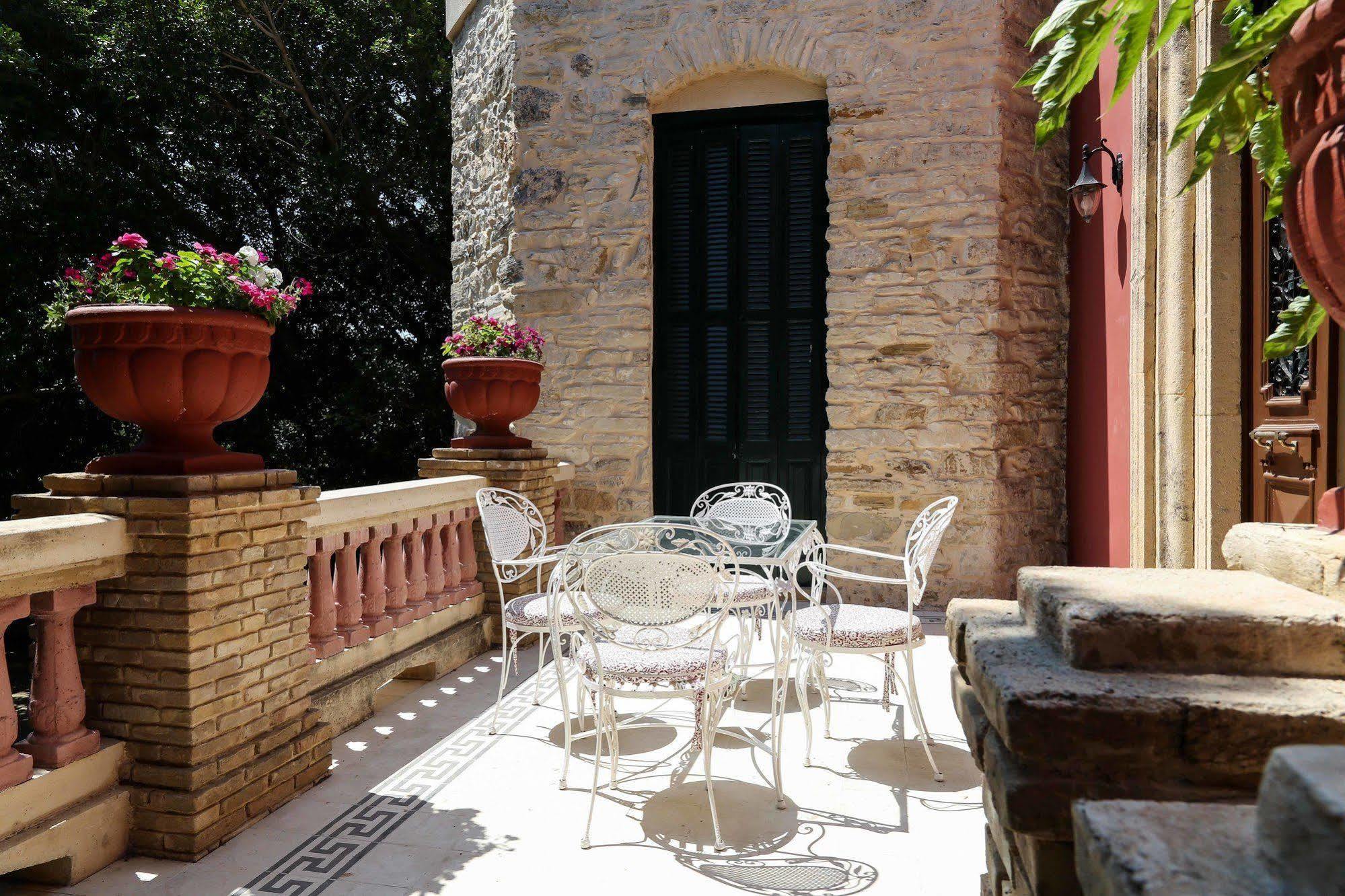 Hotel Archontiko Angelou à Alinda  Extérieur photo
